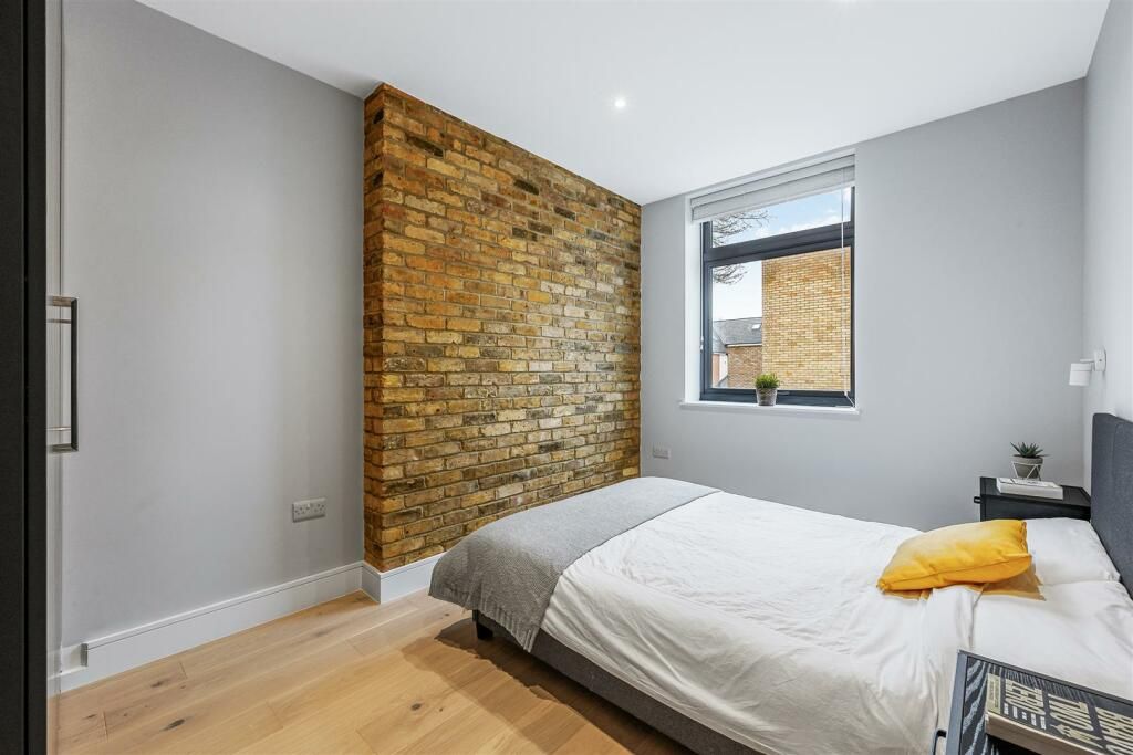ONE BEDROOM CLOSE TO BARKING STATION - Photos 3 of 7