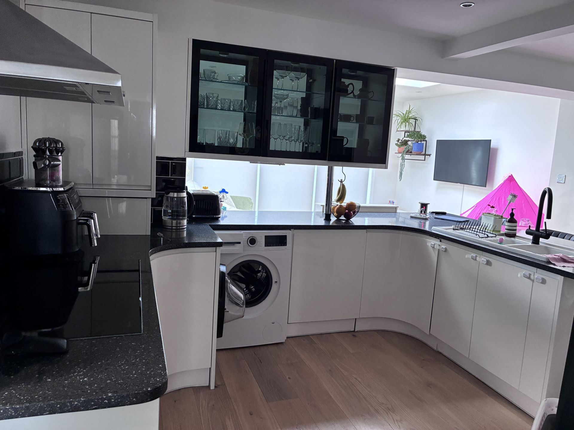 Semi-Detached Family Home with Extended Living Space, Thre Bedrooms an - Photos 5 of 29