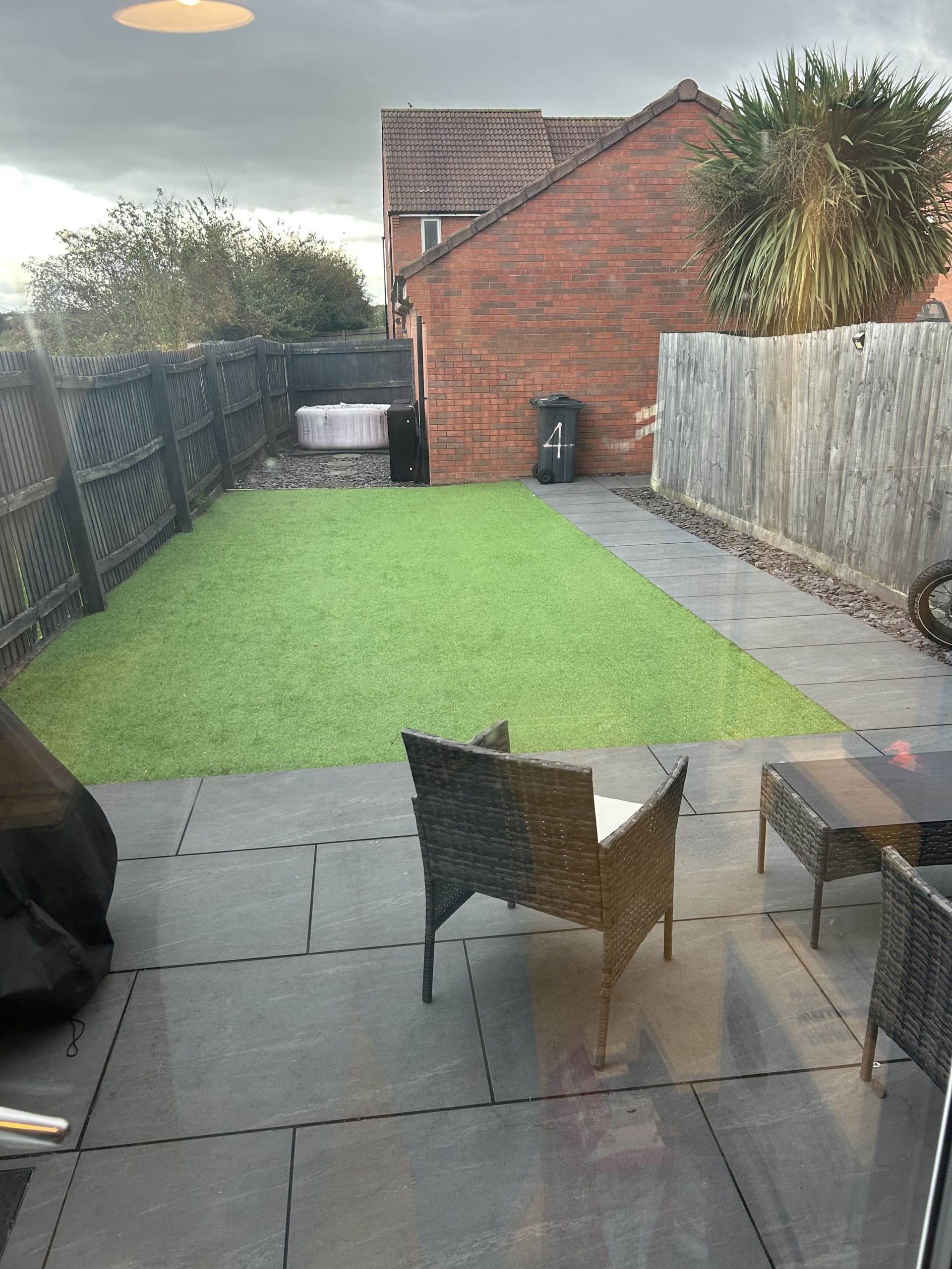 Big 3 bed house with garden and garage - Photos 4 of 12