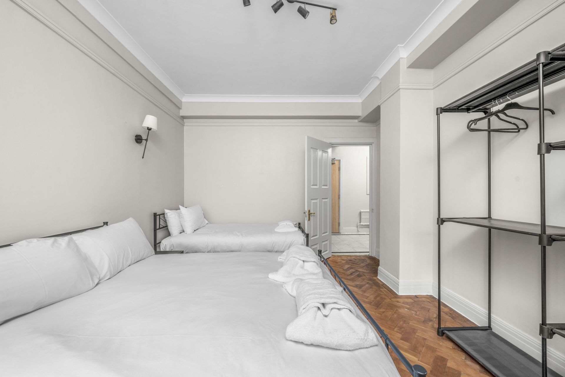 Beautiful 1 bed on Edgware Road - Photos 9 of 15