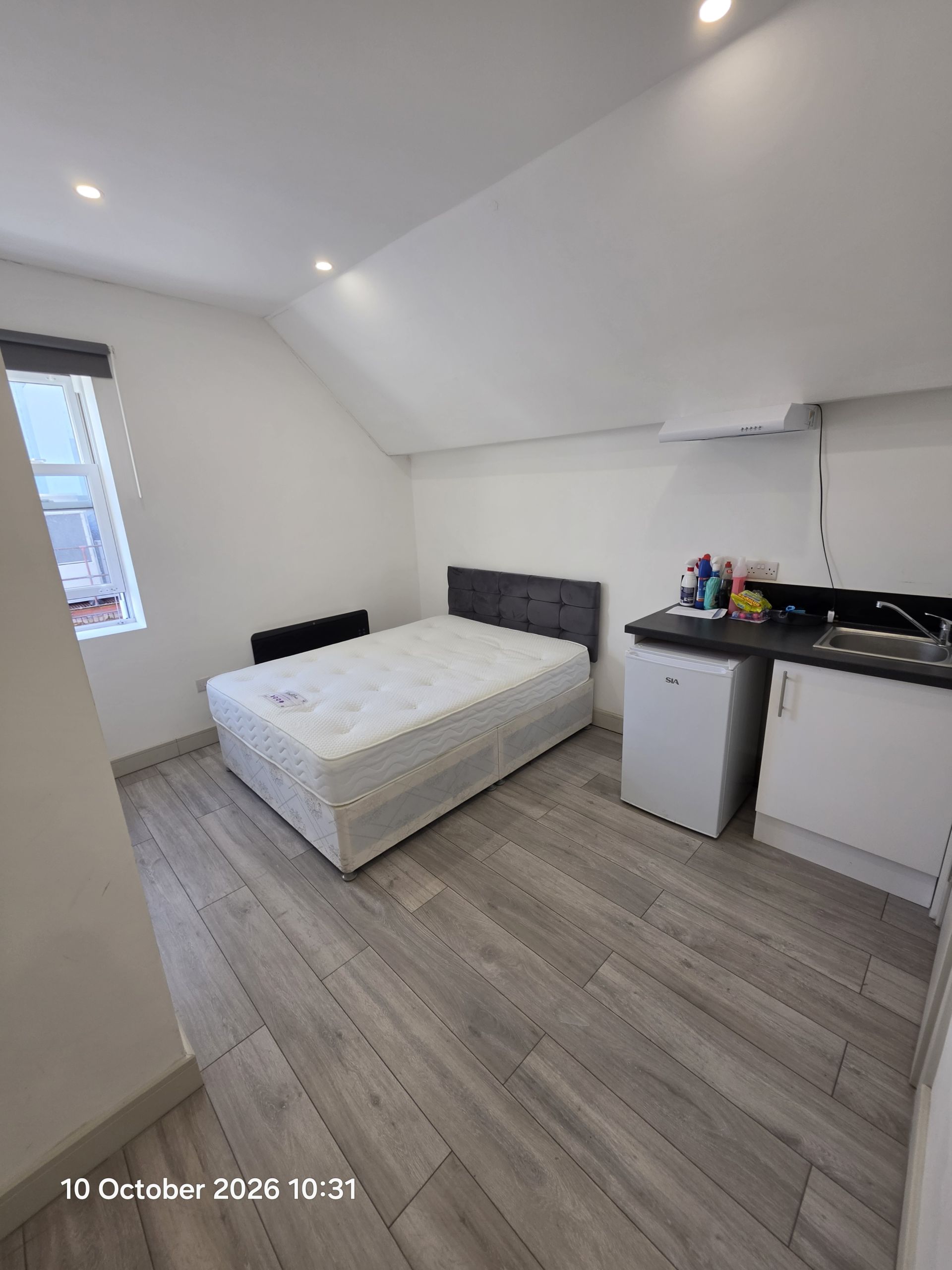 Furnished Studio Flat – Sutton High Street – All Bills Included - Photos 1 of 7
