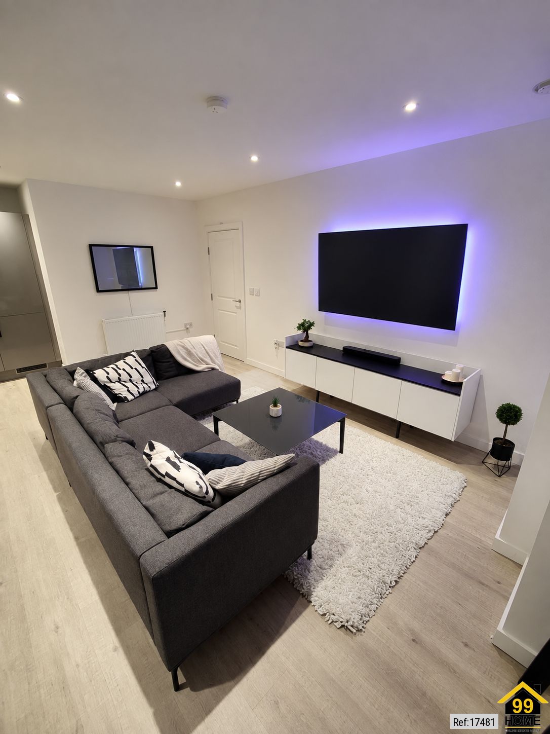 Canal-view one-bedroom flat, Explorers Wharf, E14 - Photos 1 of 9