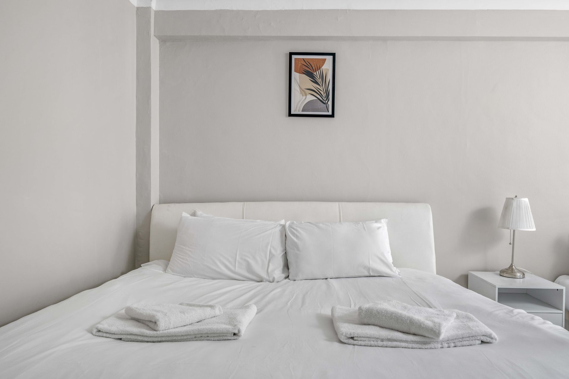 Beautiful 2 bed on Edgware Road - Photos 3 of 16