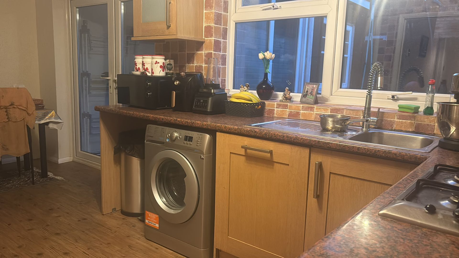 A spacious one double is available for rent in a 3-bedroom house - Photos 3 of 4