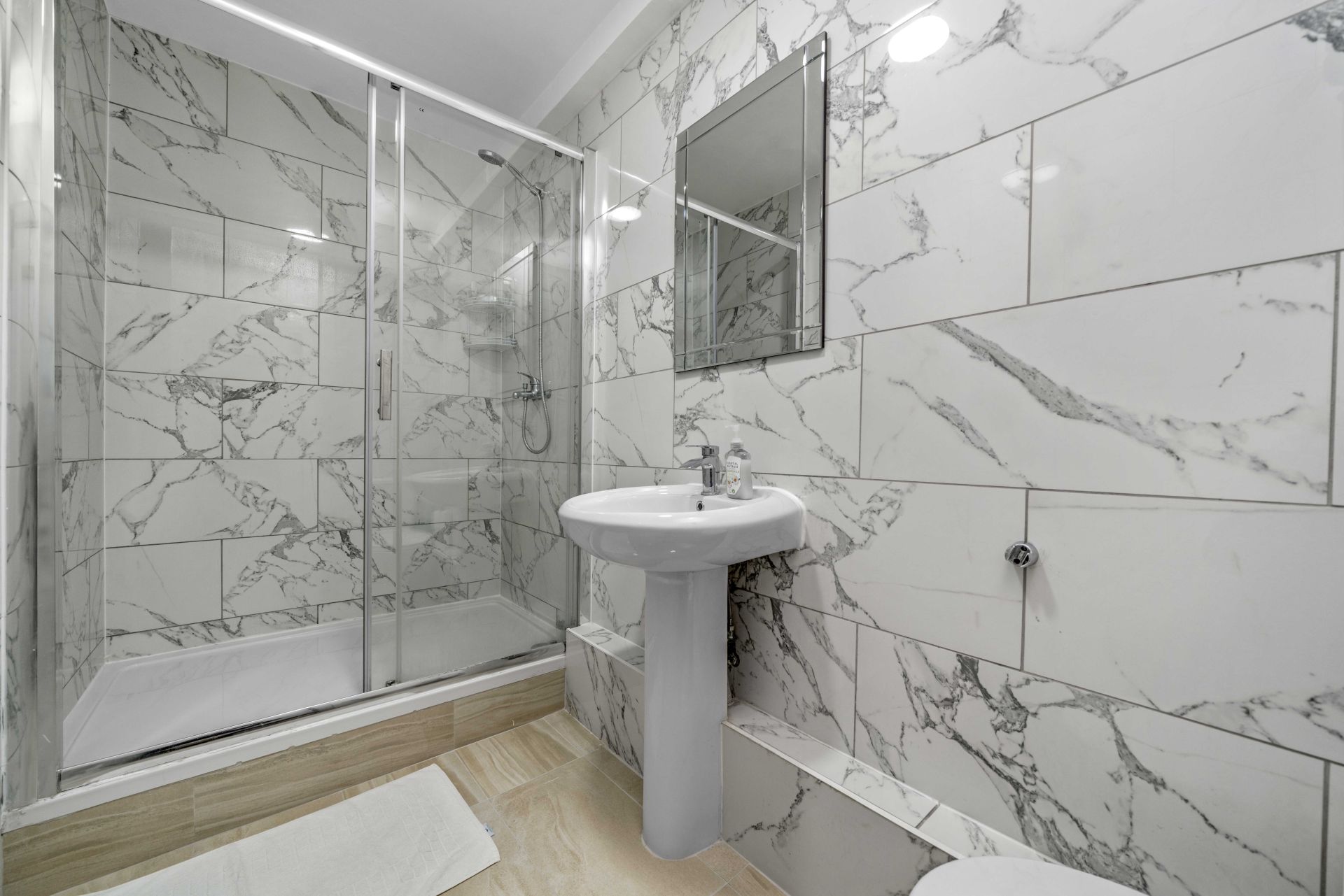Beautiful 2 bed on Edgware Road - Photos 13 of 16