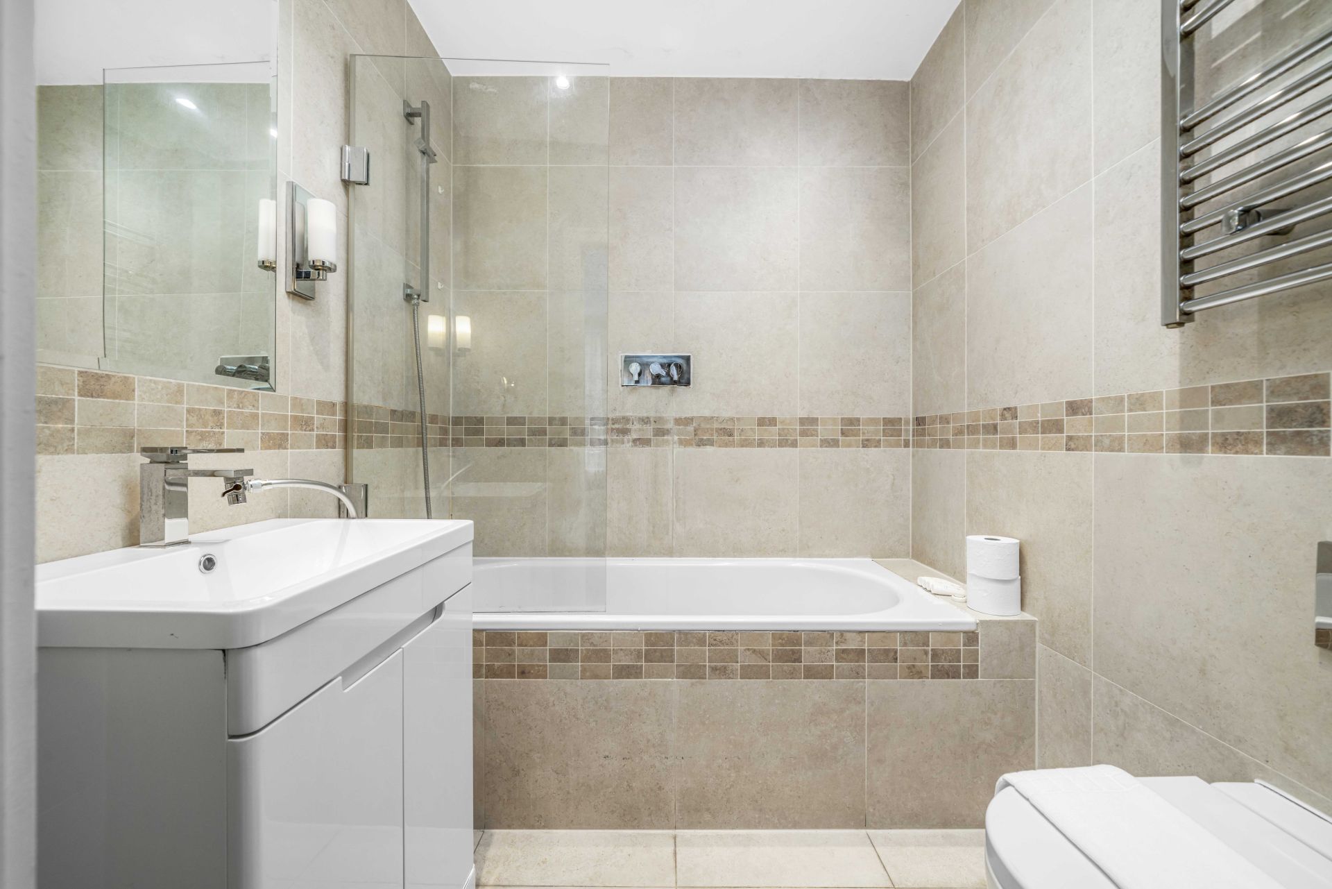 Beautiful 1 bed on Edgware Road - Photos 4 of 16