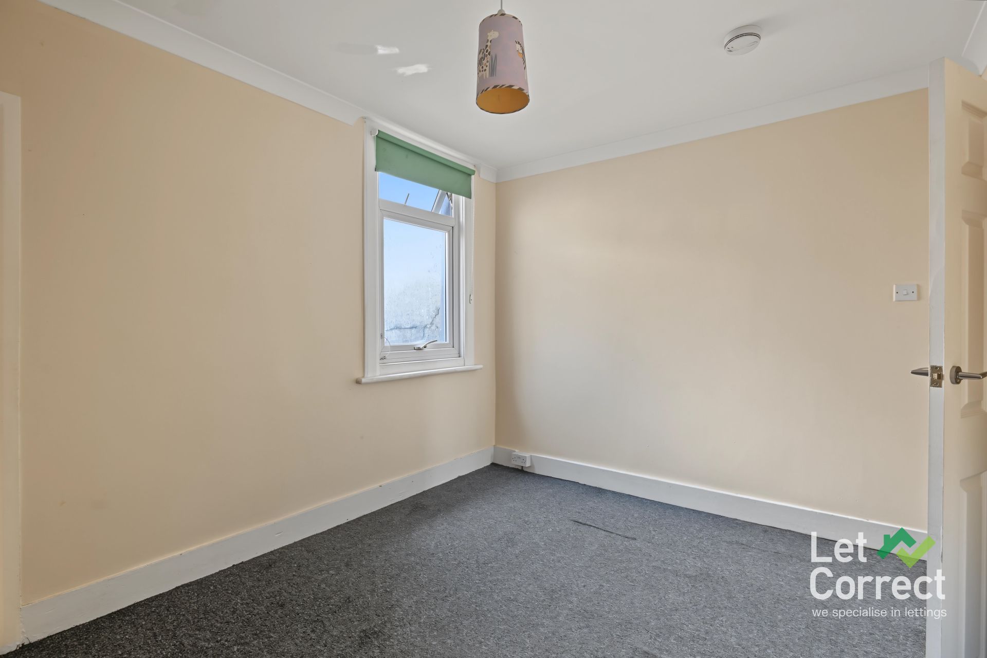 Three-Bedroom House to Rent – Thorold Road, Chatham – £1,400 PCM - Photos 5 of 9