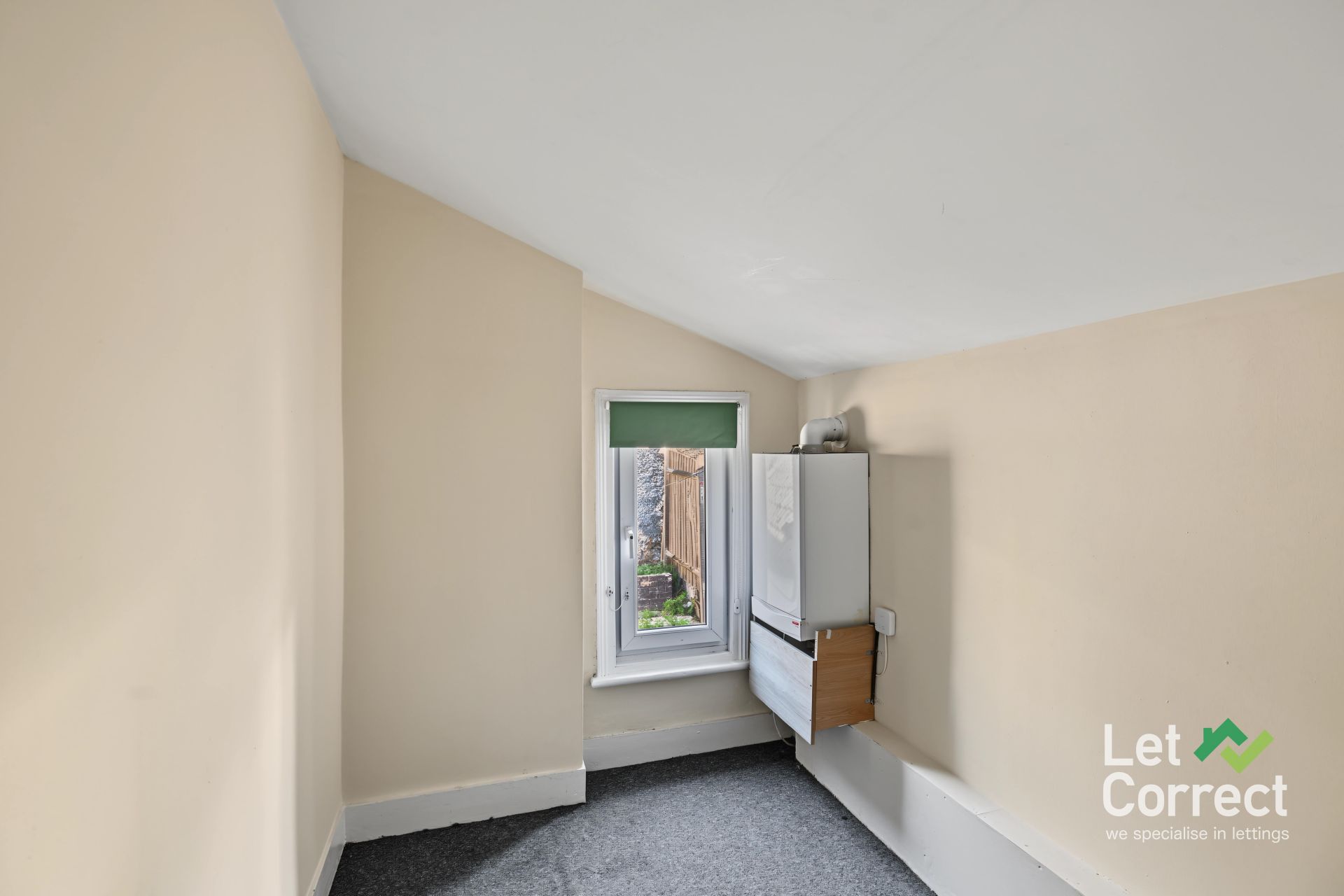 Three-Bedroom House to Rent – Thorold Road, Chatham – £1,400 PCM - Photos 4 of 9