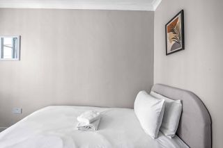 Beautiful 2 bed on Edgware Road - Photos 14 of 16