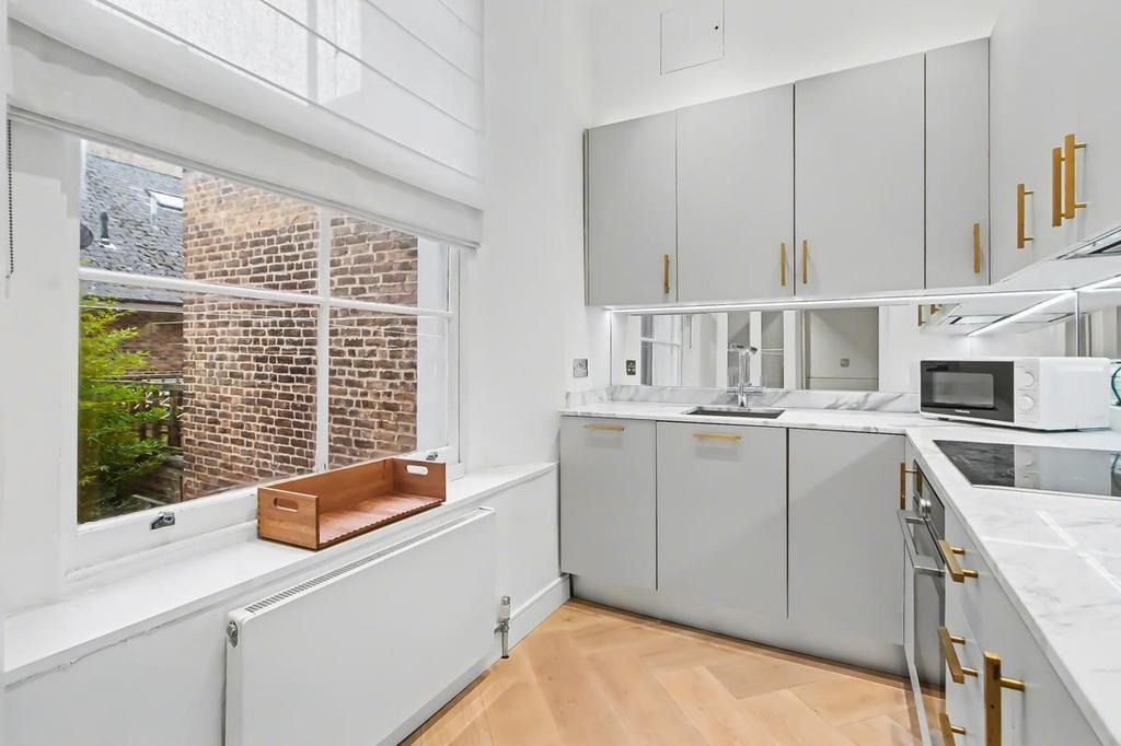 Apartment in 33 Westbourne GardensLondon W2 5PU - Photos 2 of 8