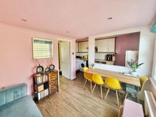 BRIGHTON BARGAIN: Charming Seaside Apartment in City Centre - Photos 2 of 10