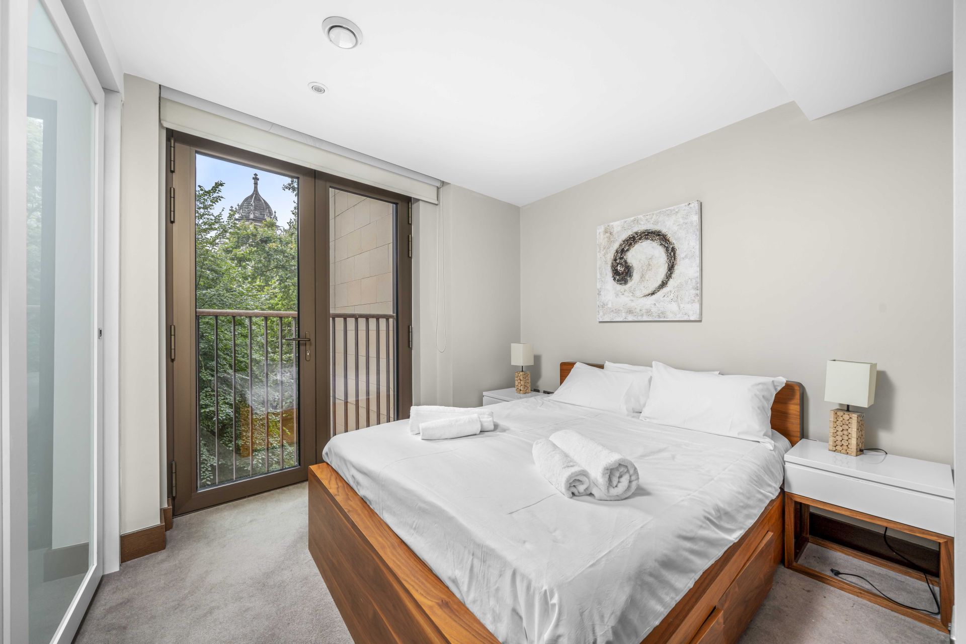 Beautiful 1 bed near Kings College University - Photos 3 of 14