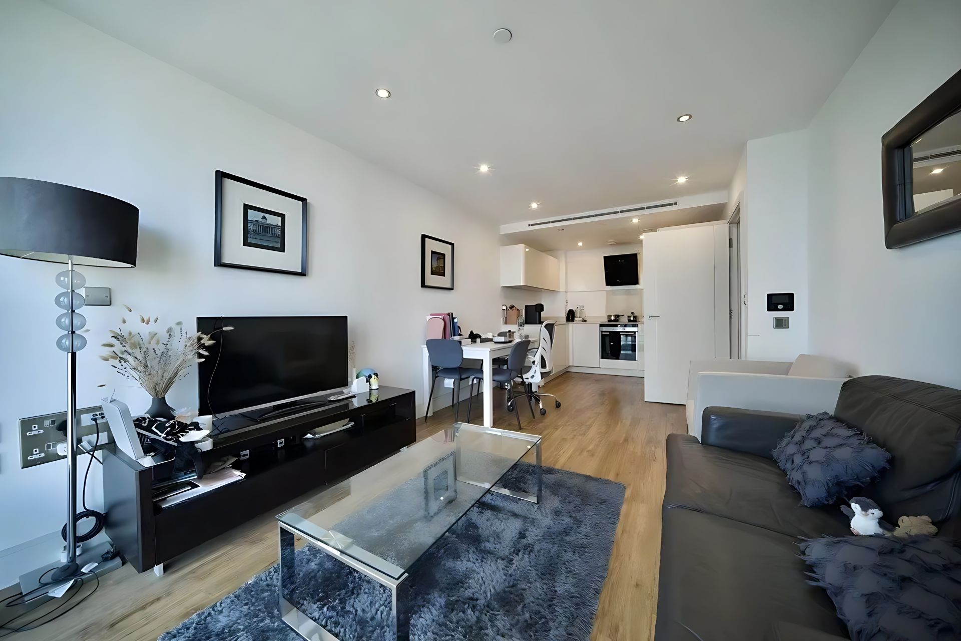 1 Bed Furnished Flat to Rent | Alie Street E1 - Photos 2 of 12