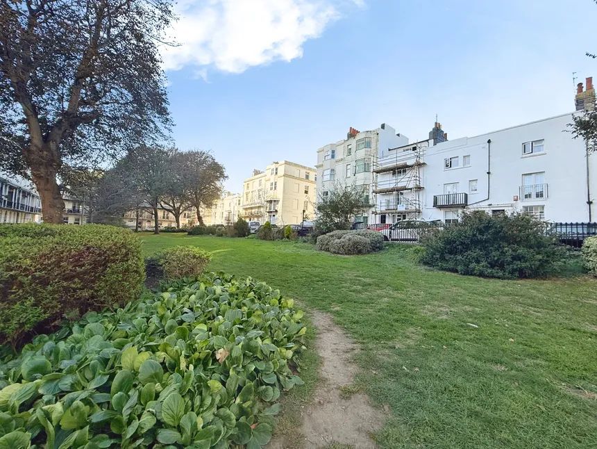 BRIGHTON BARGAIN: Charming Seaside Apartment in City Centre - Photos 8 of 10