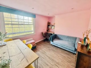 BRIGHTON BARGAIN: Charming Seaside Apartment in City Centre - Photos 3 of 10
