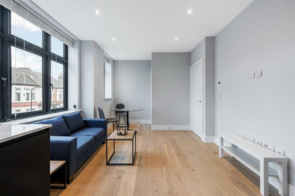 ONE BEDROOM CLOSE TO BARKING STATION - Photos 2 of 7