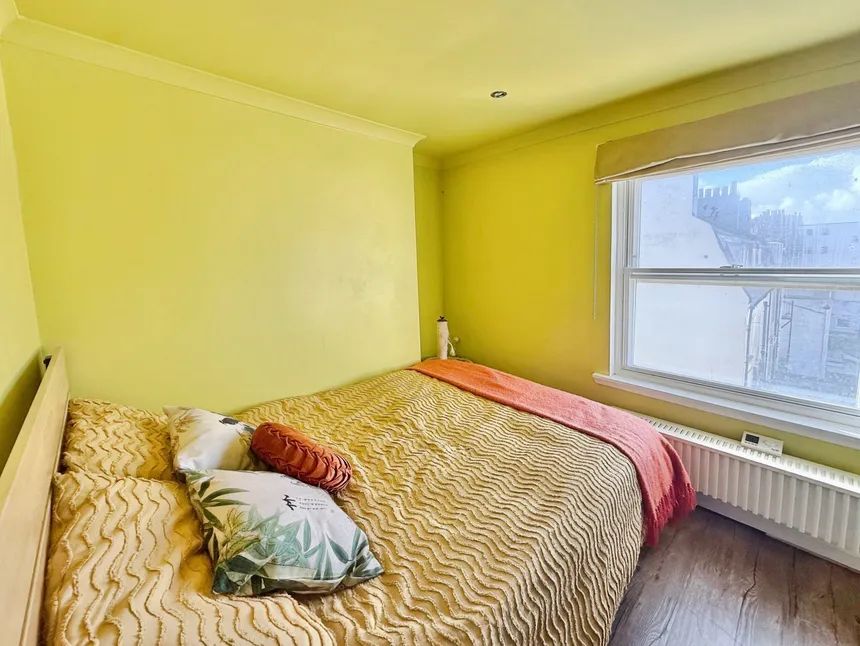 BRIGHTON BARGAIN: Charming Seaside Apartment in City Centre - Photos 6 of 10