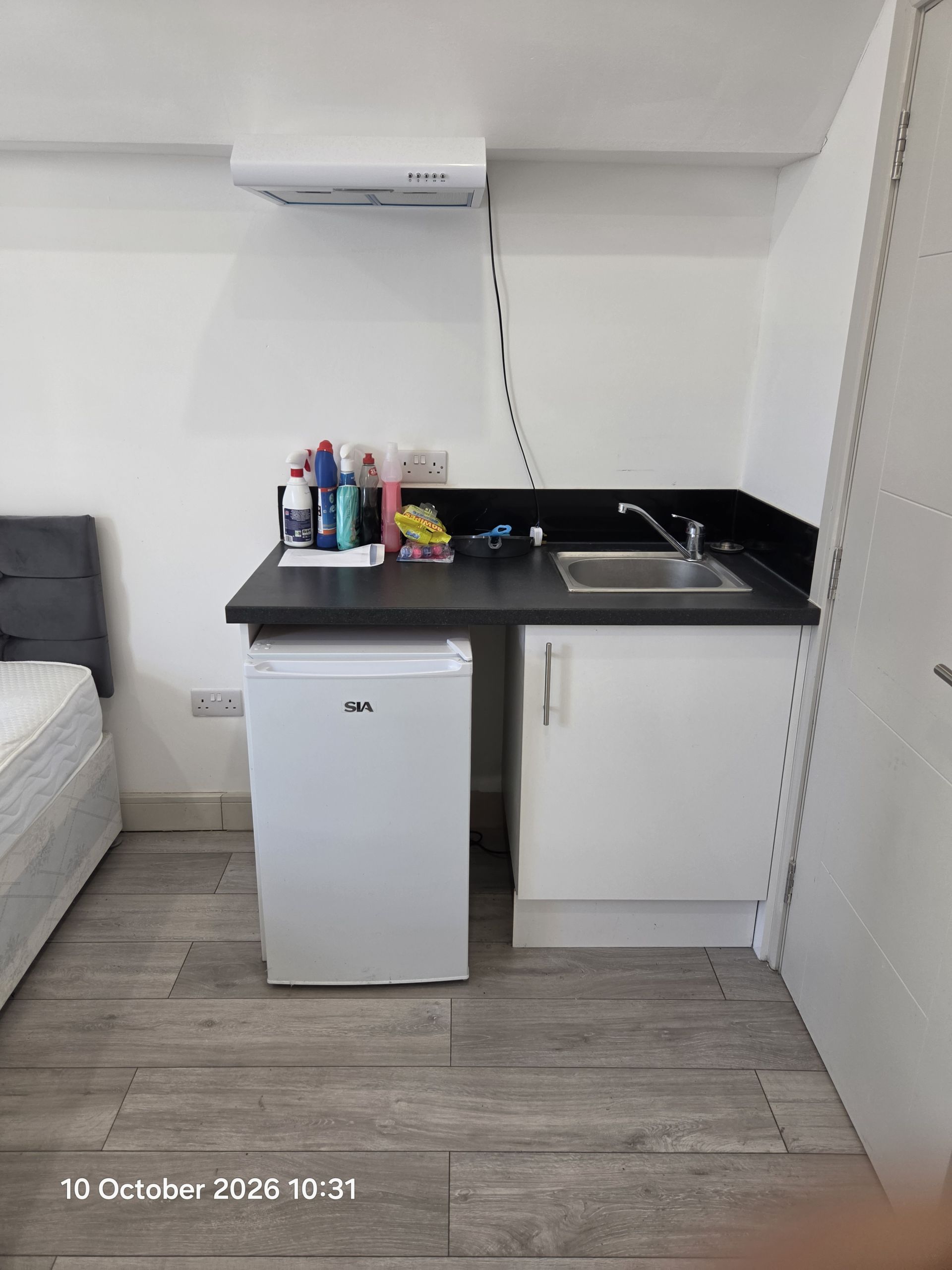 Furnished Studio Flat – Sutton High Street – All Bills Included - Photos 4 of 7