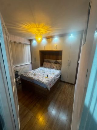 2-Double room is available for rent in a 3-bedroom house - Photos 2 of 2